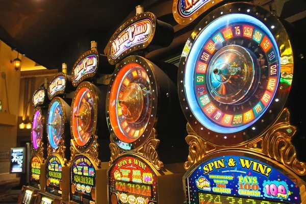 mutiara78 platform interface showing live dealer table and sportsbook sidebar on desktop